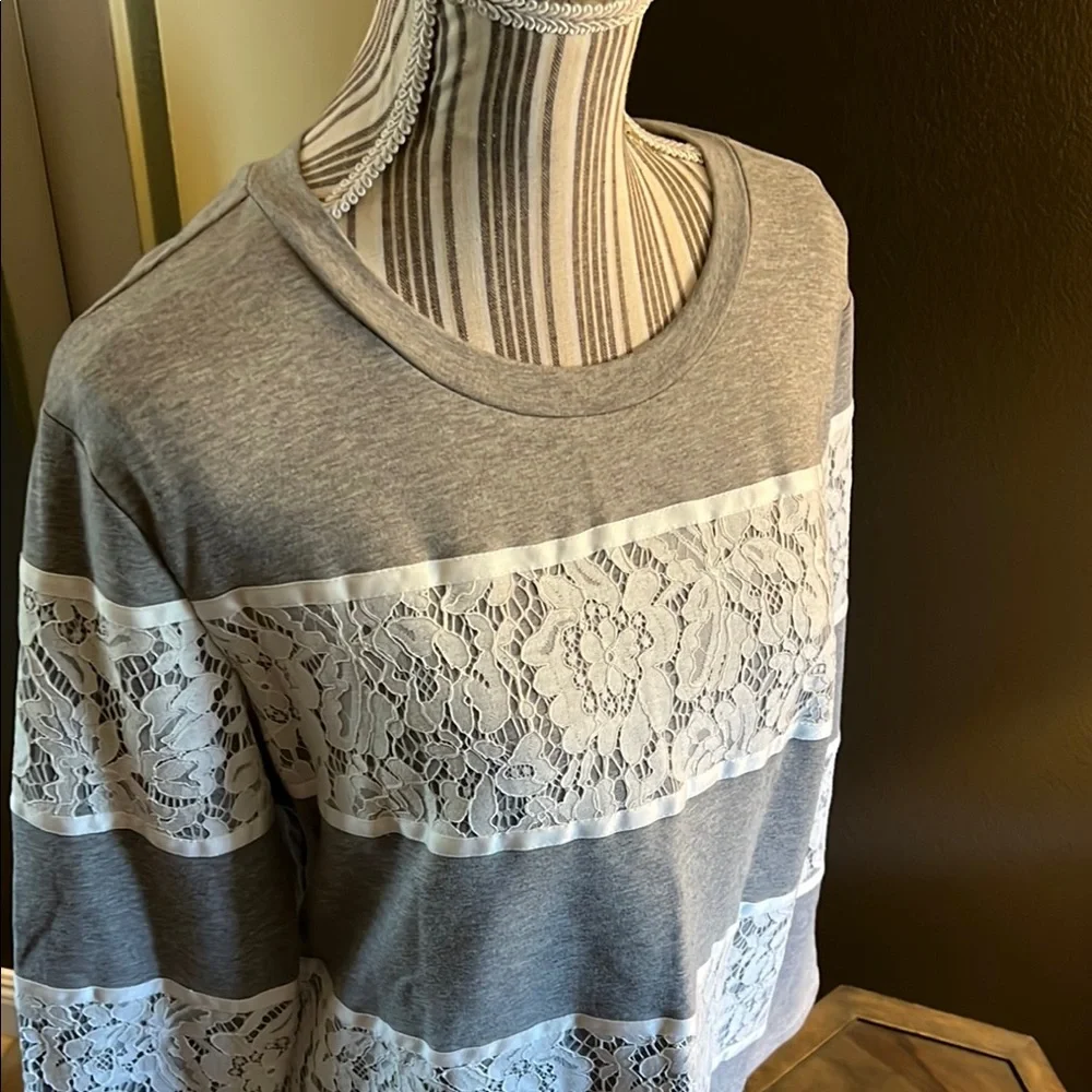 NWT. Karl Lagerfeld, size small, Gray and White Lace Panel Women's Top - Picture 4 of 13